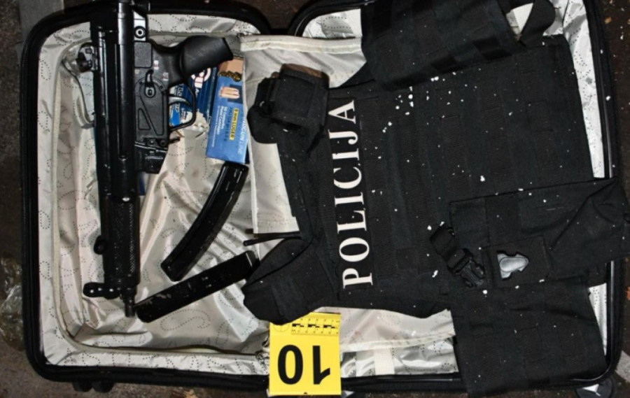 Drama u Kraljevu: Devojčice vukao na sankama prikačenim na auto, na njih naletelo drugo vozilo!