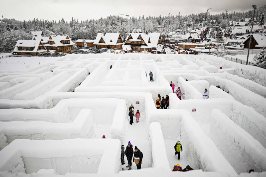 Najveći snežni lavirint na svetu: Neverovatna građevina od čak 60.000 blokova snega (FOTO/VIDEO)