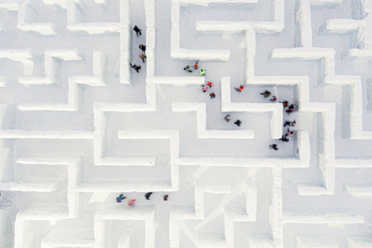 Najveći snežni lavirint na svetu: Neverovatna građevina od čak 60.000 blokova snega (FOTO/VIDEO)