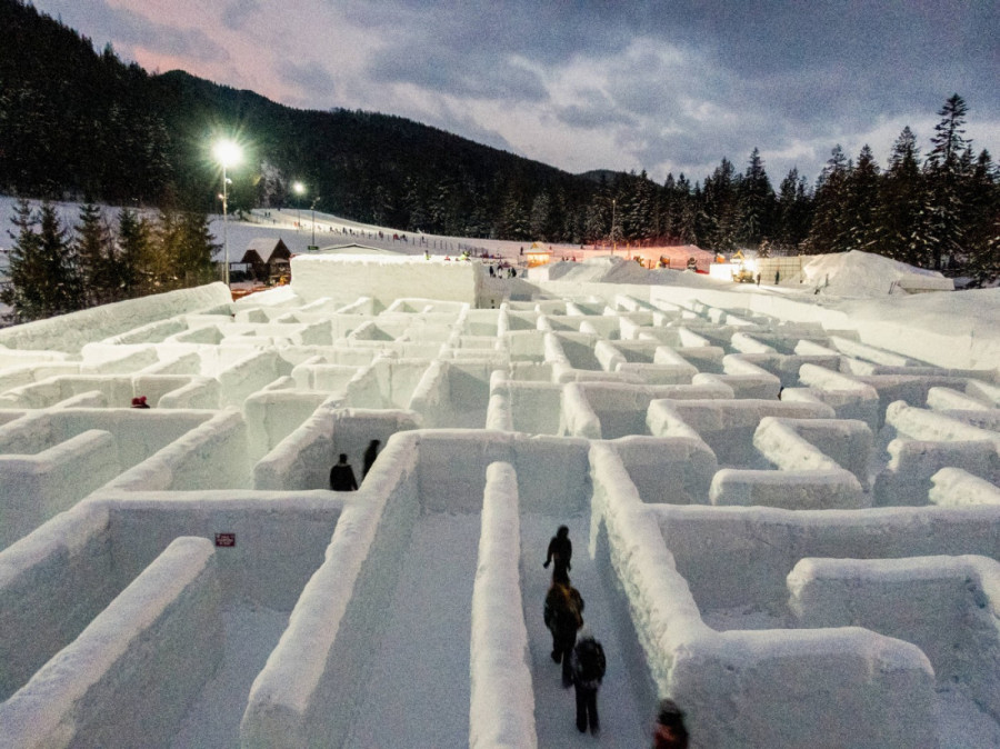 Najveći snežni lavirint na svetu: Neverovatna građevina od čak 60.000 blokova snega (FOTO/VIDEO)