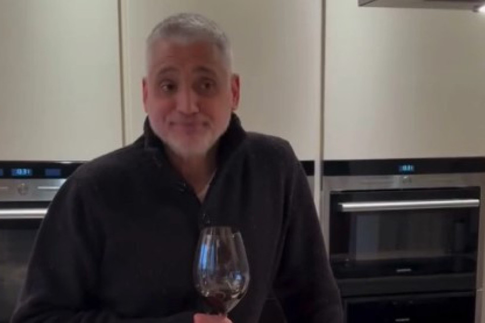 Bogata trpeza u domu Čede Jovanovića: Ovako provodi Badnji dan sa Acom (FOTO)