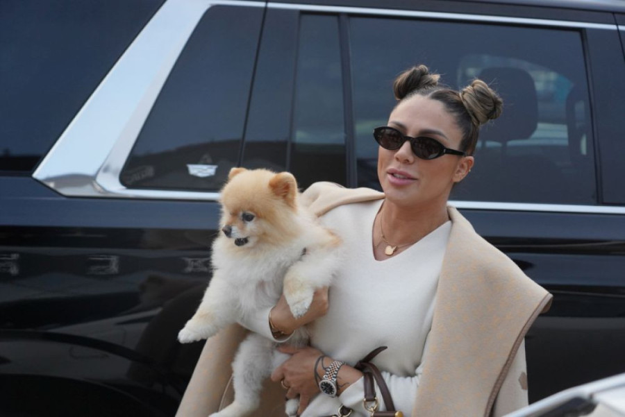 Šok izdanje Sandre Afrike usijalo mreže! Pevačica neprepoznatljiva (VIDEO)