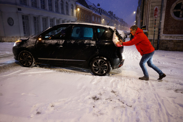 Raspad u Zagrebu! Čulo se samo krckanje, a onda se obrušilo u kafiću (FOTO)