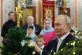 Nije bio sam u crkvi: Putin Božić dočekao u posebnom društvu (VIDEO/FOTO)