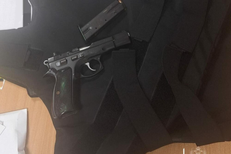 Sačekuša u hodniku škole! Đak (15) izbo tri godine stariju učenicu (FOTO)