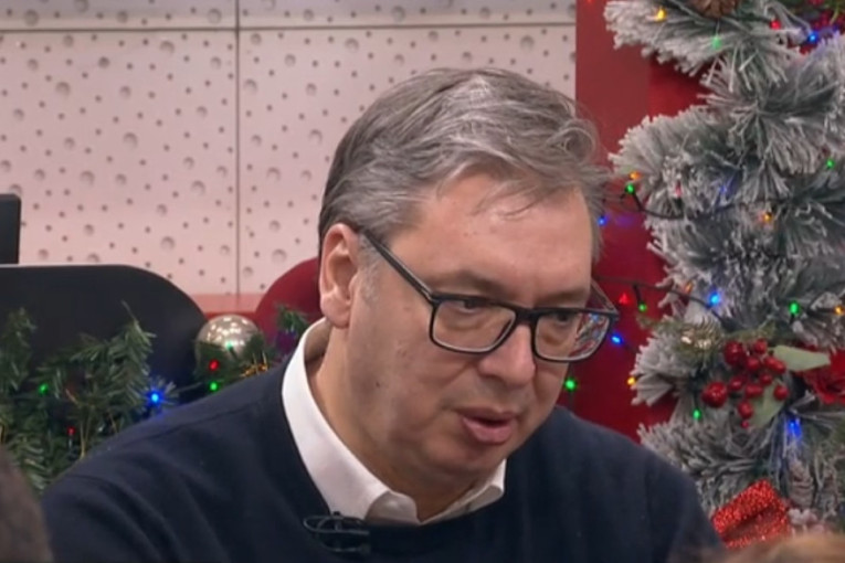 Vučić o rafineriji: Nadam se da će za 10 dana početi da radi