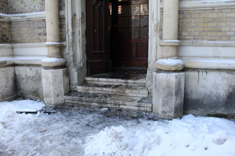 Žena palila crkvu! Uhapšena piromanka iz Novog Sada (VIDEO)