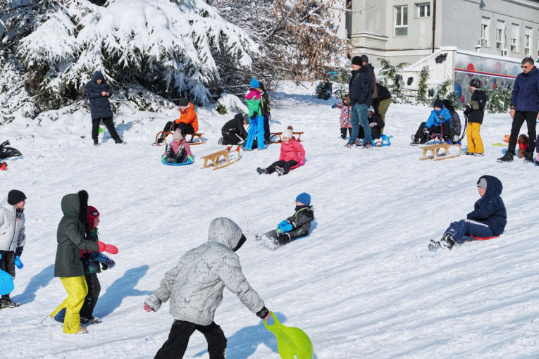 Zima udara svom snagom: Stiže ledeni vazduh iz Sibira, temperatura pada na -15
