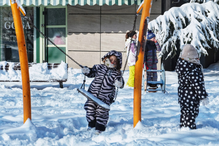 Zima udara svom snagom: Stiže ledeni vazduh iz Sibira, temperatura pada na -15
