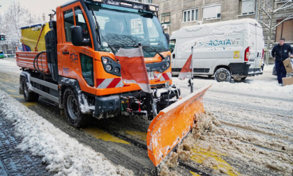 Sneg zatrpao Mionicu, sedam ekipa na terenu: Borba za svaki put i svaku kuću!