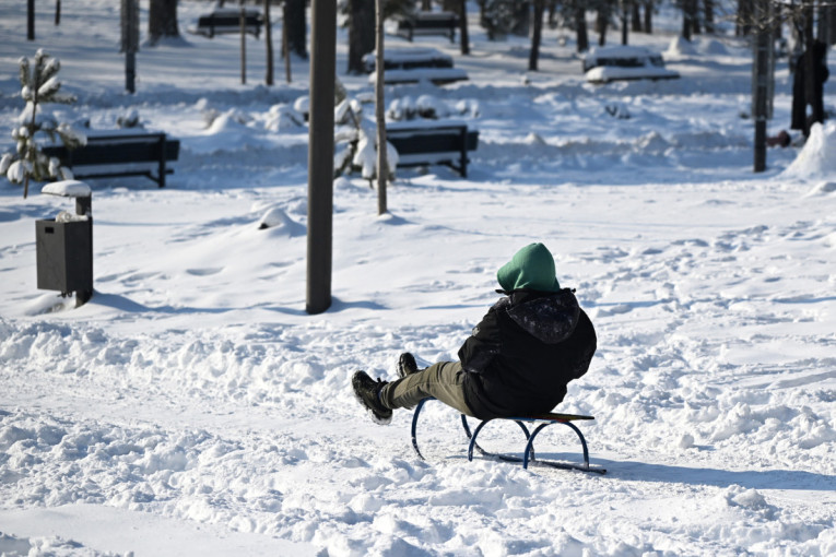 Zima pokazuje zube: Sneg, jak vetar i minus širom Srbije!