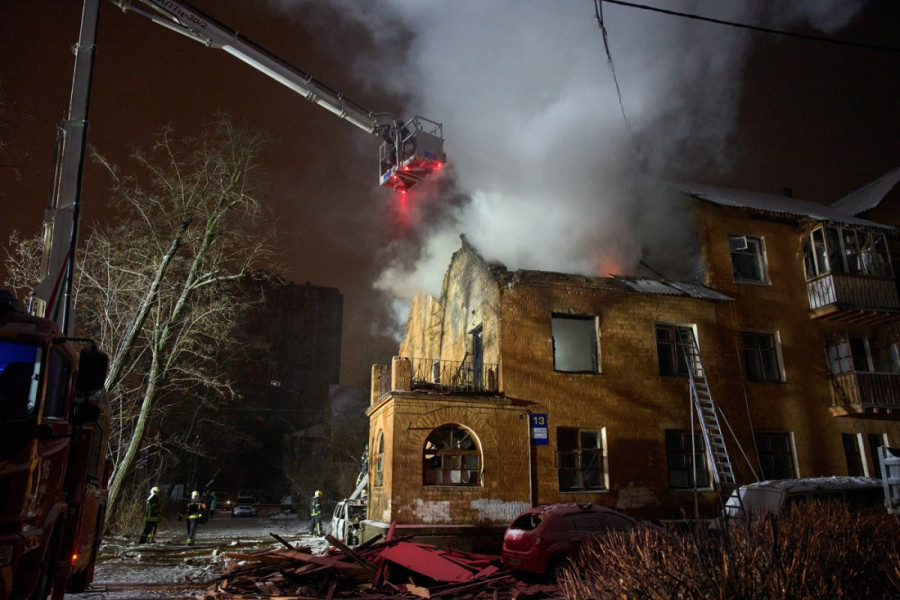Orkanska oluja paralisala Francusku: Širom zemlje na snazi narandžasto upozorenje, 380.000 domova bez struje (VIDEO/FOTO)