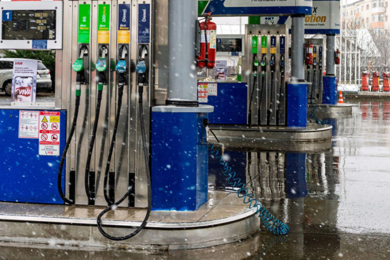 Gužve na pumpama u Italiji: Cene goriva skoro duplirane
