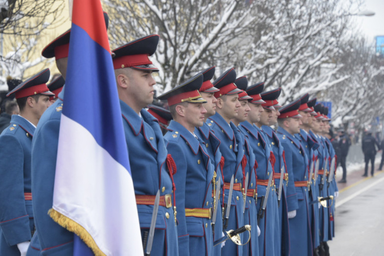 Veličanstveni prizori iz Banjaluke: Orilo se "Pukni zoro", svi kao jedan u svečanom defileu na Dan Republike Srpske! (FOTO/VIDEO)