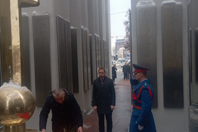 Veličanstveni prizori iz Banjaluke: Orilo se "Pukni zoro", svi kao jedan u svečanom defileu na Dan Republike Srpske! (FOTO/VIDEO)