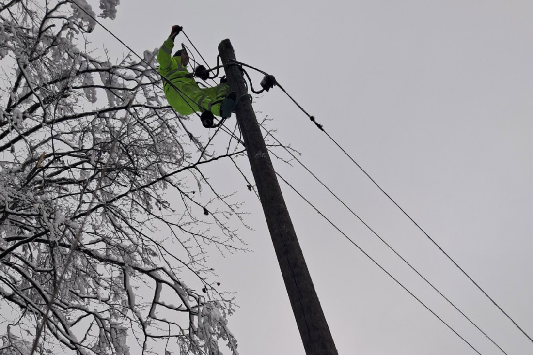 Kolaps na putu Bjelašnica–Sarajevo: Kolone kilometarske, vozači zarobljeni u snegu