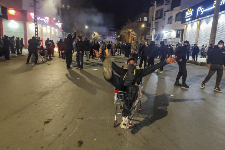 Nezapamćena kriza u Iranu: Zbog čega su izbili protesti i koliko je režim ugrožen?