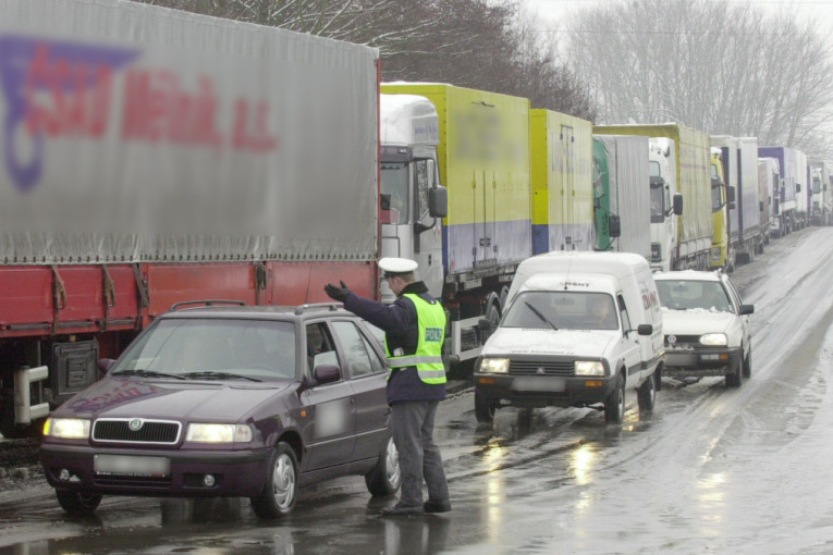 AMSS upozorava: Višesatna čekanja kamiona na prelazima ka EU