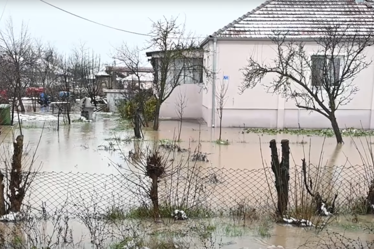 Obilne padavine napravile haos kod Gračanice: Sitnica poplavila sela!