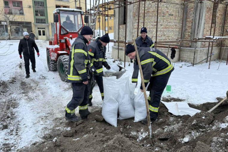 Srbija pod snegom: MUP angažovao sve kapacitete, agregati stižu u najugroženije gradove