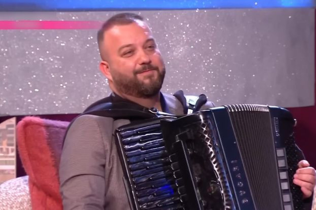 Harmonikaš ništa neće prepustiti slučaju: Gala veselje je na pomolu!