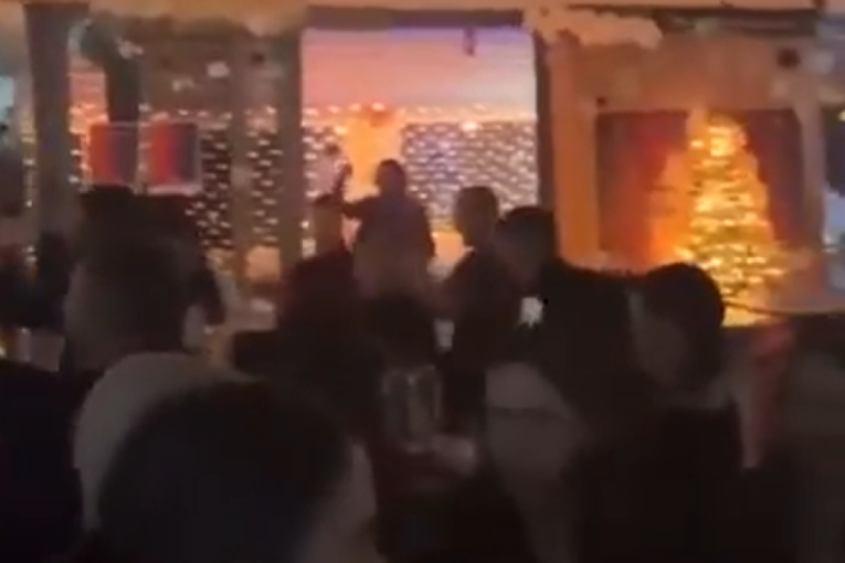 Jezive scene u Splitu: Hrvatska omladina peva "Jasenovac i Gradiška Stara, to je kuća Maksovih mesara", veličaju ubijanje Srba (VIDEO)