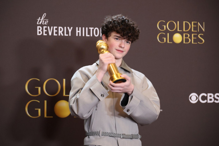 Zvezda "Adolescencije" Oven Kuper na Zlatnim globusima još jednom ispisao istoriju: Najmlađi dobitnik ikada (FOTO/VIDEO)