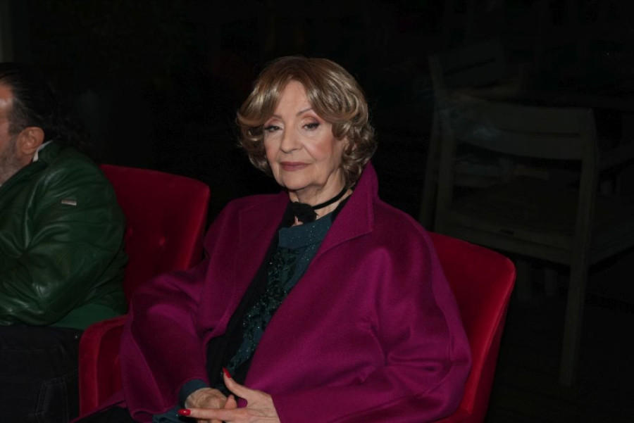 "Pala sam i ubila se" Lepa Lukić posle intervencije Hitne pomoć jedva došla kući: Evo ko sad brine o njoj