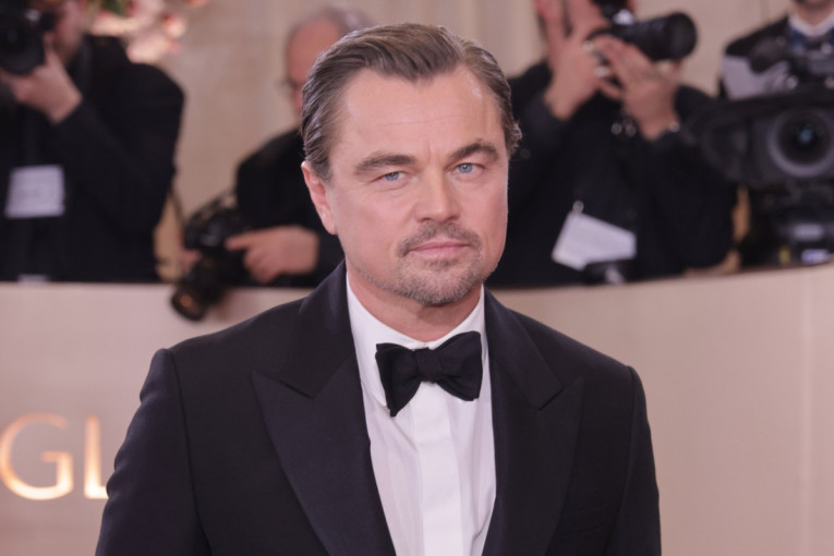 Svi pričaju o čudnom ponašanju Leonarda Dikaprija na dodeli Zlatnih globusa: Pogledajte misteriozni snimak (VIDEO)