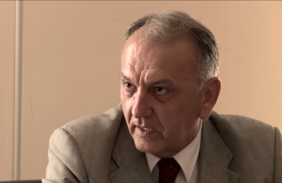 Otac mu je bio predsednik opštine! Sve o životu dečka Mine Kostić!