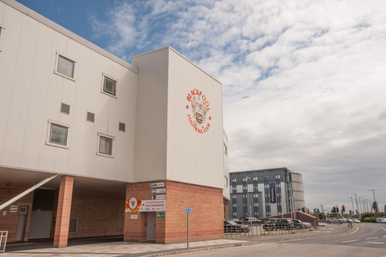 Jedan hotel u Engleskoj je uveo kaznu od skoro 3000 evra za gledanje kroz prozor (FOTO)