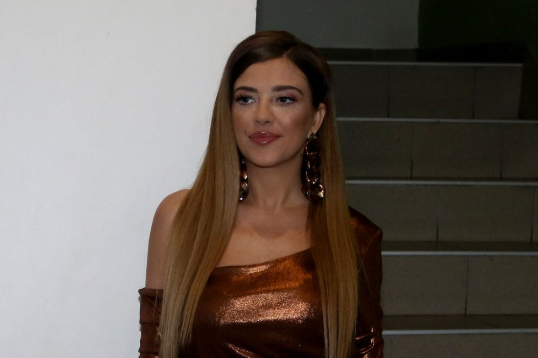 Prve fotografije Kije Kockar s verenikom: Pao i poljubac! (FOTO)