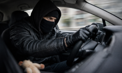 Noćni lopov iz Vranja pao u ruke policije: Krao iz nezaključanih automobila