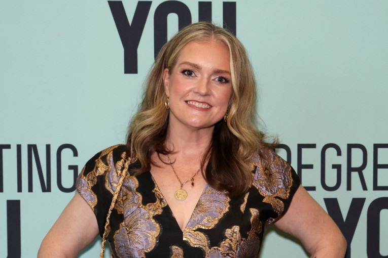 Čuvena književnica Kolin Huver se oglasila nakon medijskih natpisa da je na samrti: Srećna sam što sam živa, ali mrzim povrće