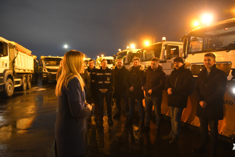 Đurđević Stamenkovski obišla uoči srpske Nove godine radnike u JKP Beograd put i GSP (FOTO)
