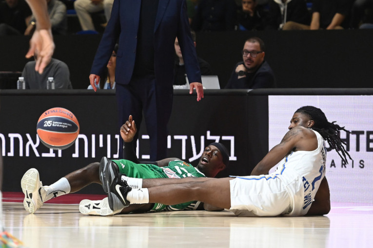 Operacija ipak nije potrebna, ali Dejvis mora na pauzu