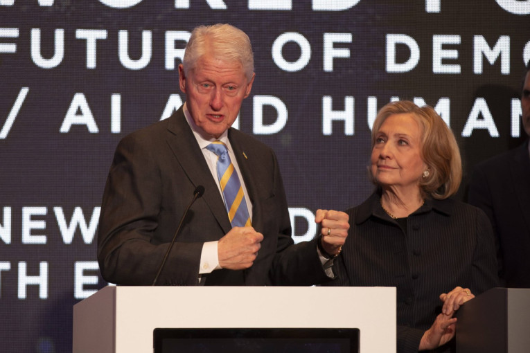 Bil i Hilari Klinton pred hapšenjem! Odbili da svedoče u slučaju Epstin, sad mogu da završe iza rešetaka