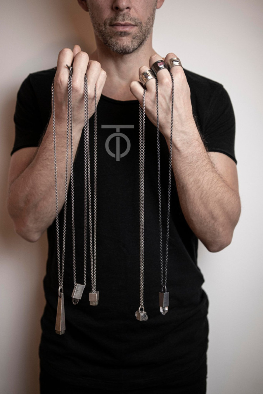 Nakit koji ne prati trendove, već gradi identitet: Domaći brend koji spaja srebro i kristale stigao do Londona i svetske modne scene (FOTO)