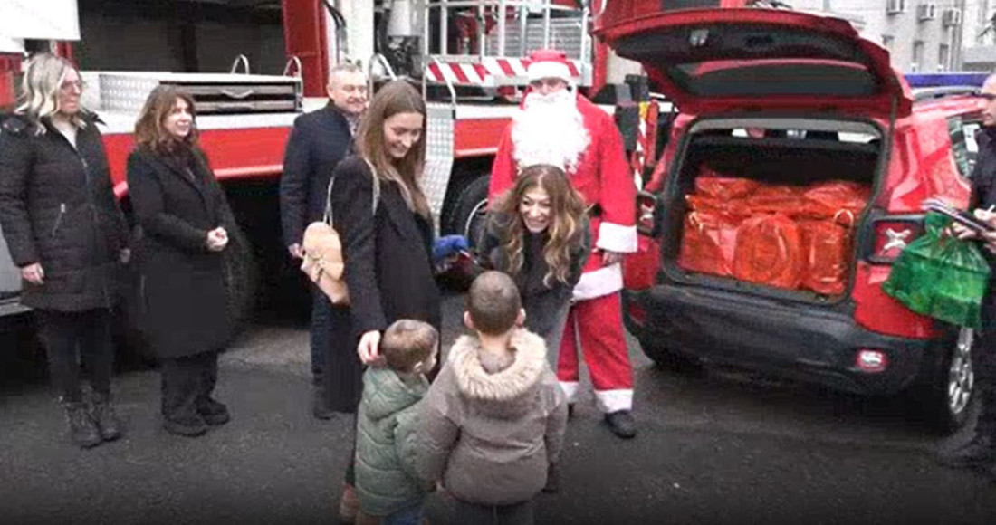 Novogodišnji paketići mališanima voždovačkih vatrogasaca