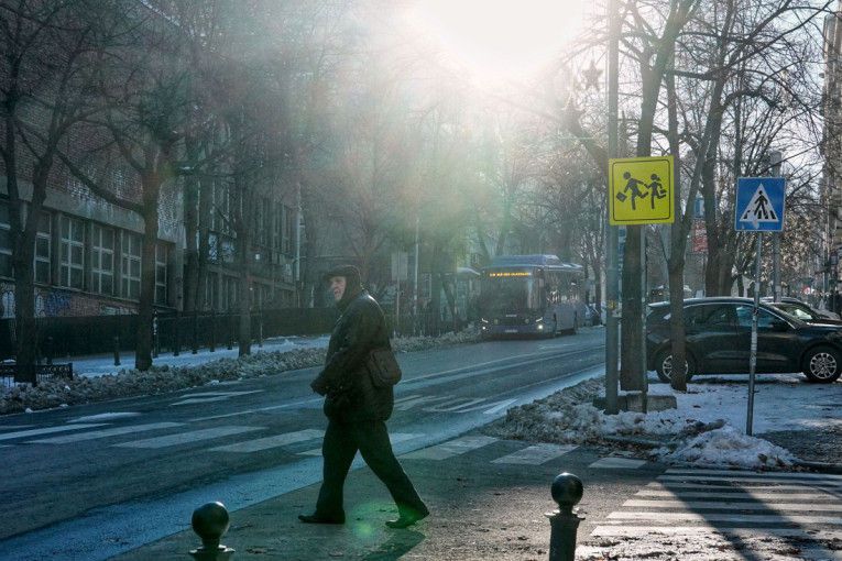 Zima ponovo pokazuje zube: Danas sneg, magla i olujni vetar