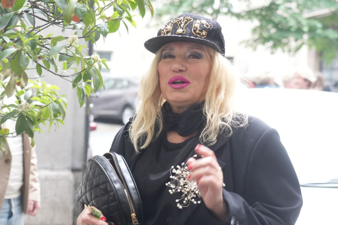 Sin Nade Topčagić živi sam u selu! Ovca spava s njim, nosi pelene i igra fudbal (VIDEO)