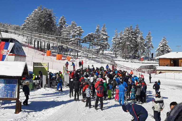 Tornik pun skijaša: U funkciji šestosedna žičara, ski lift i trake za početnike (FOTO)