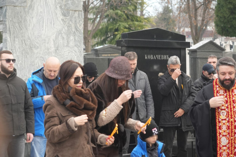 Danas je 26 godina od Arkanovog ubistva: Ceca na pomen povela i unuka Željka