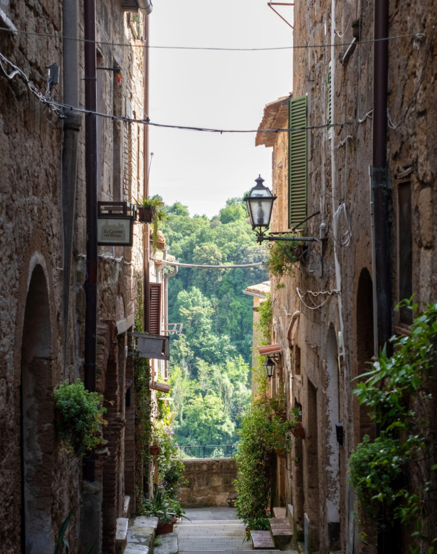 „Mali Jerusalim“ u srcu Toskane: Mistični gradić isklesan u steni koji izgleda kao iz bajke (FOTO)