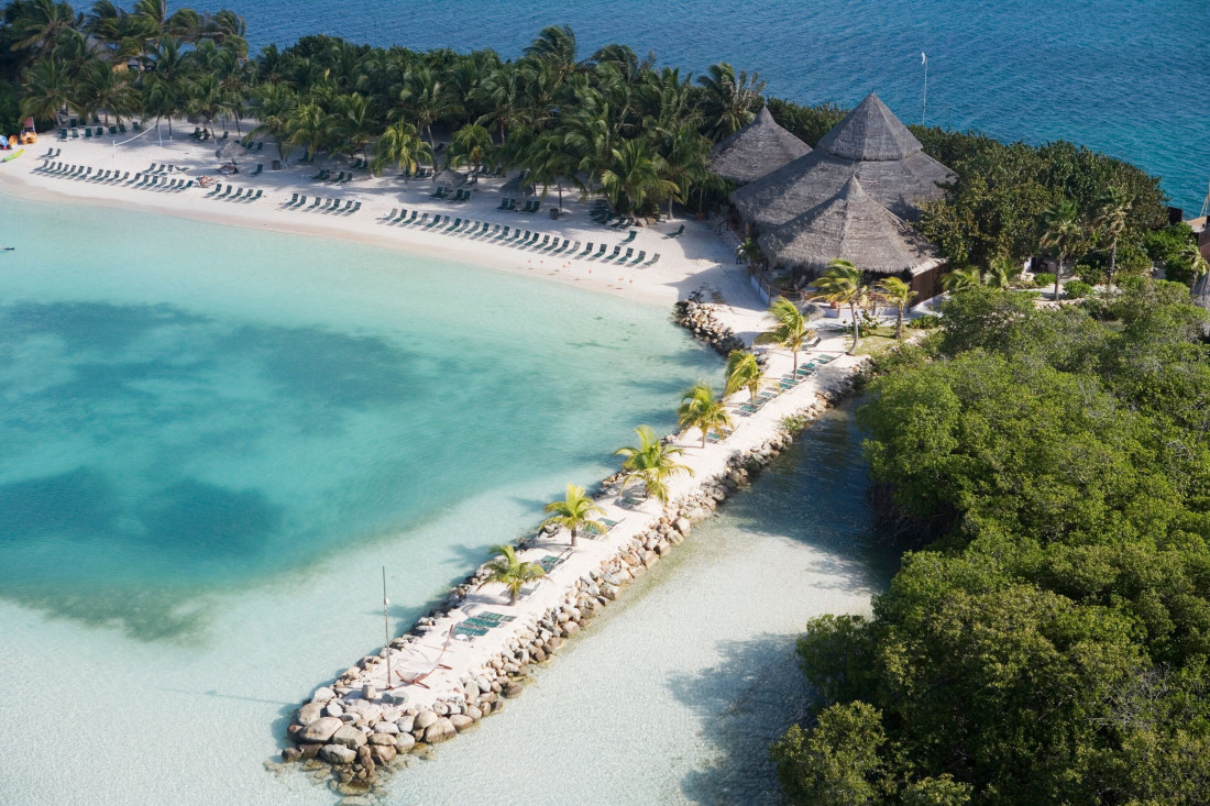 Aruba, plaže Kariba, večno proleće i burger od noja