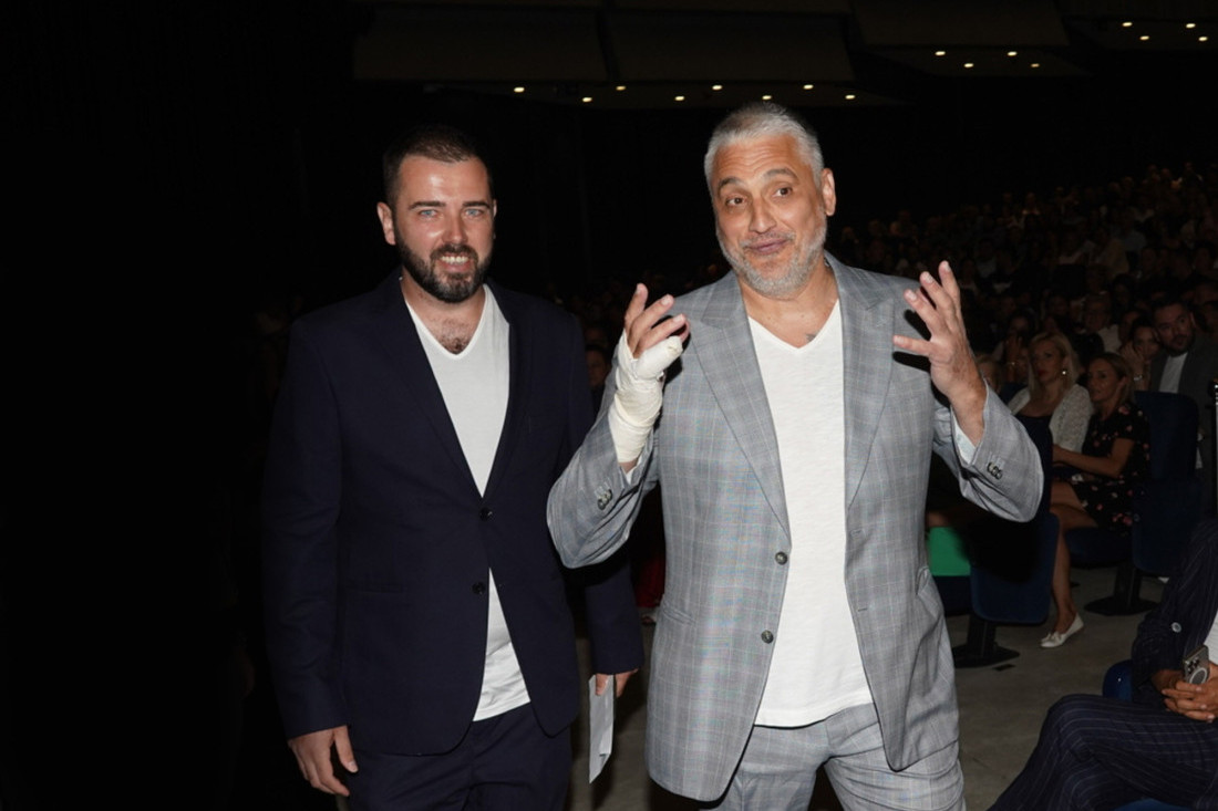 "Sve što vredi su oni!" Čeda i Aca Kos na večeri sa njegovim roditeljima, ne skidaju osmeh sa lica (FOTO)