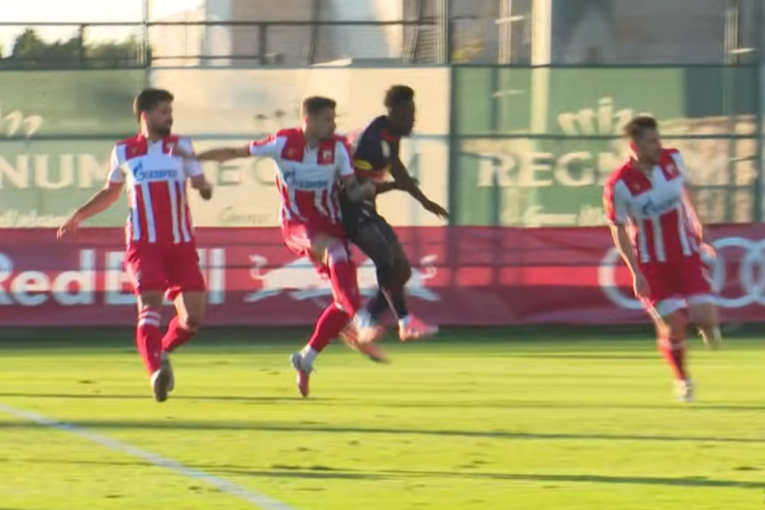 Malerozni Krunić autogolom otvorio "generalku": Zvezda na poluvremenu gubi od Salcburga (VIDEO)