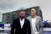 Policija opkolila zgradu Čede Jovanovića i Ace Kosa! Drama traje satima, tu su i advokati, komšije preplašene!