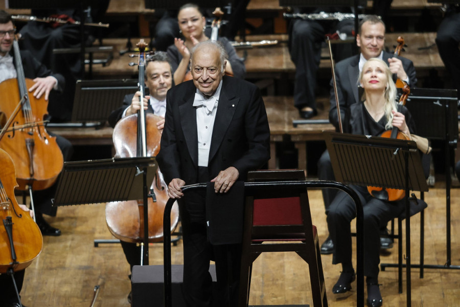 Spektakularni koncert, ovacije, ajvar i "Niška banja" usred Indije: Zubin Mehta sa Beogradskom filharmonijom proslavio 90. rođendan (FOTO)