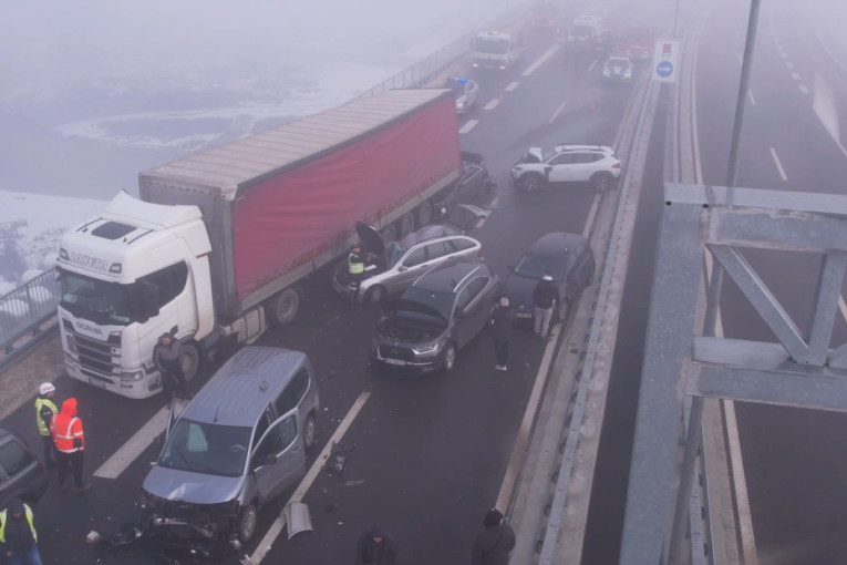 Detalji lančanog sudara na auto-putu! Četiri osobe povređene, u sudaru učestvovalo devet vozila i jedan kamion (FOTO/VIDEO)